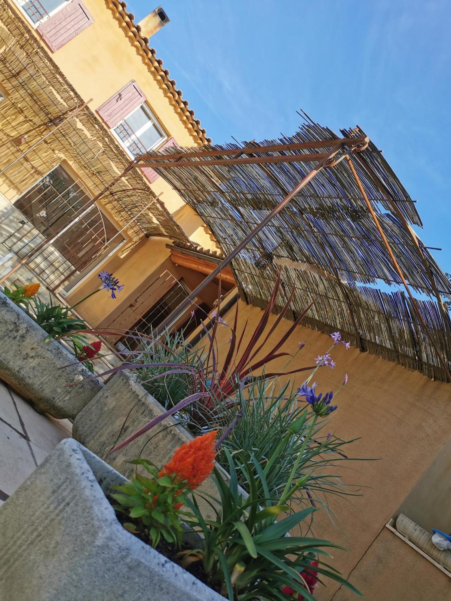 Studio 25M2 Avec Piscine Et Spa, Proche Iter Et Cadarache Apartment Valensole Exterior foto
